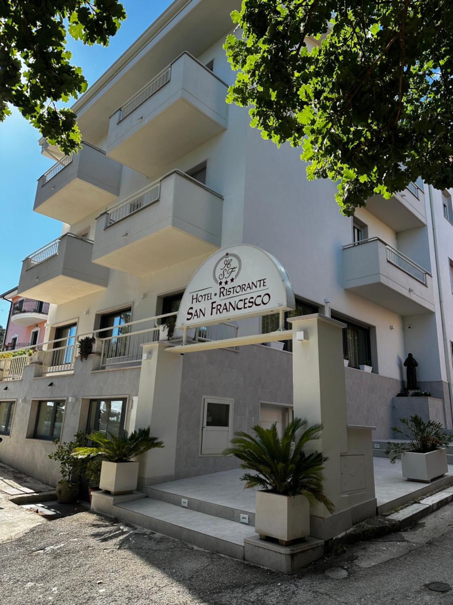 Hotel San Francesco San Giovanni Rotondo Exterior photo